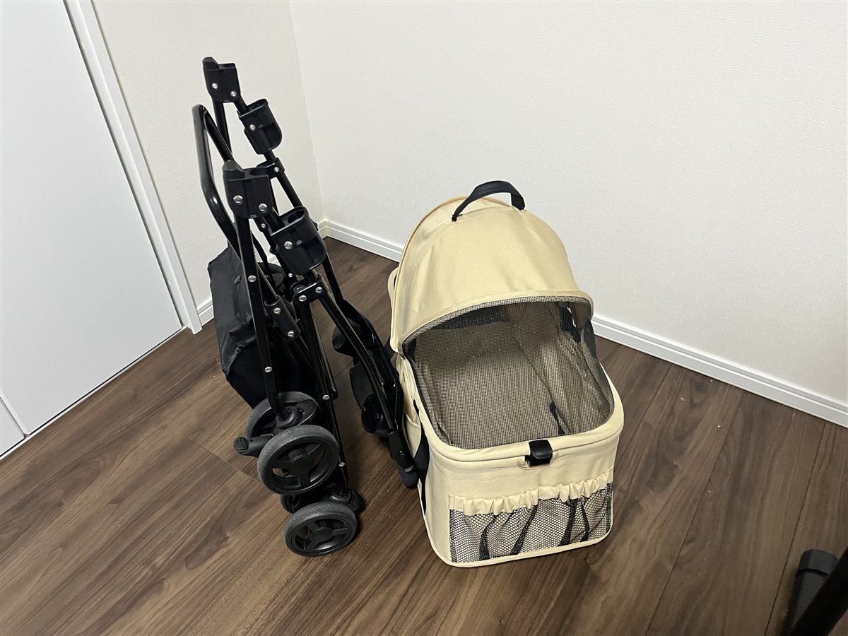 タンスのゲン 3wayペットカートのキャリーバッグを外し、フレームをたたんで並べたところ